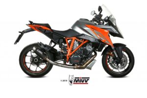 KTM_SUPERDUKE_1290_GT_16-_73KT018L2P_01_NK_1280x1280