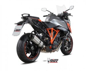 KTM_SUPERDUKE_1290_GT_16-_73KT018L7_02_1280x1280